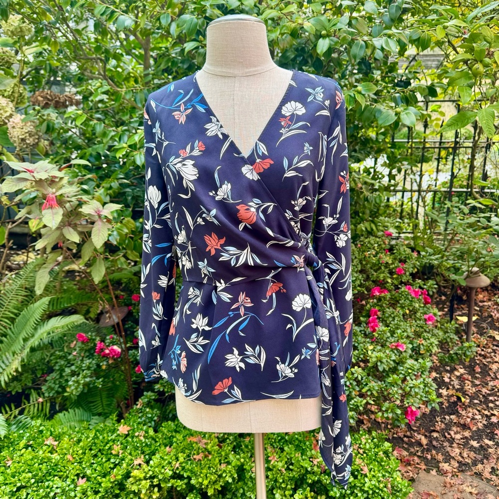Ann Taylor Floral Belted Wrap Top Sz 2 - Picture 2 of 10